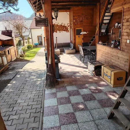 شقة Podkrovni Wellness Blizko Centra *