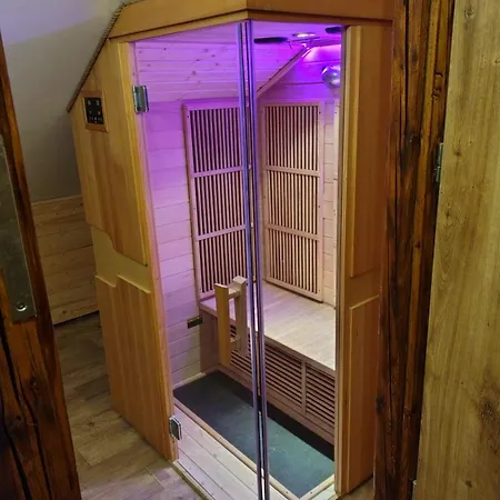 Podkrovni Wellness Blizko Centra *